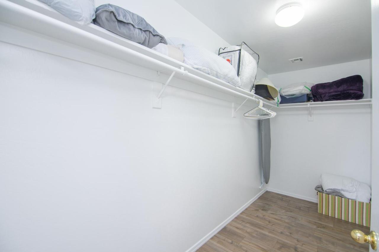 Stylish Home Phoenix - Low Rates Now! エクステリア 写真