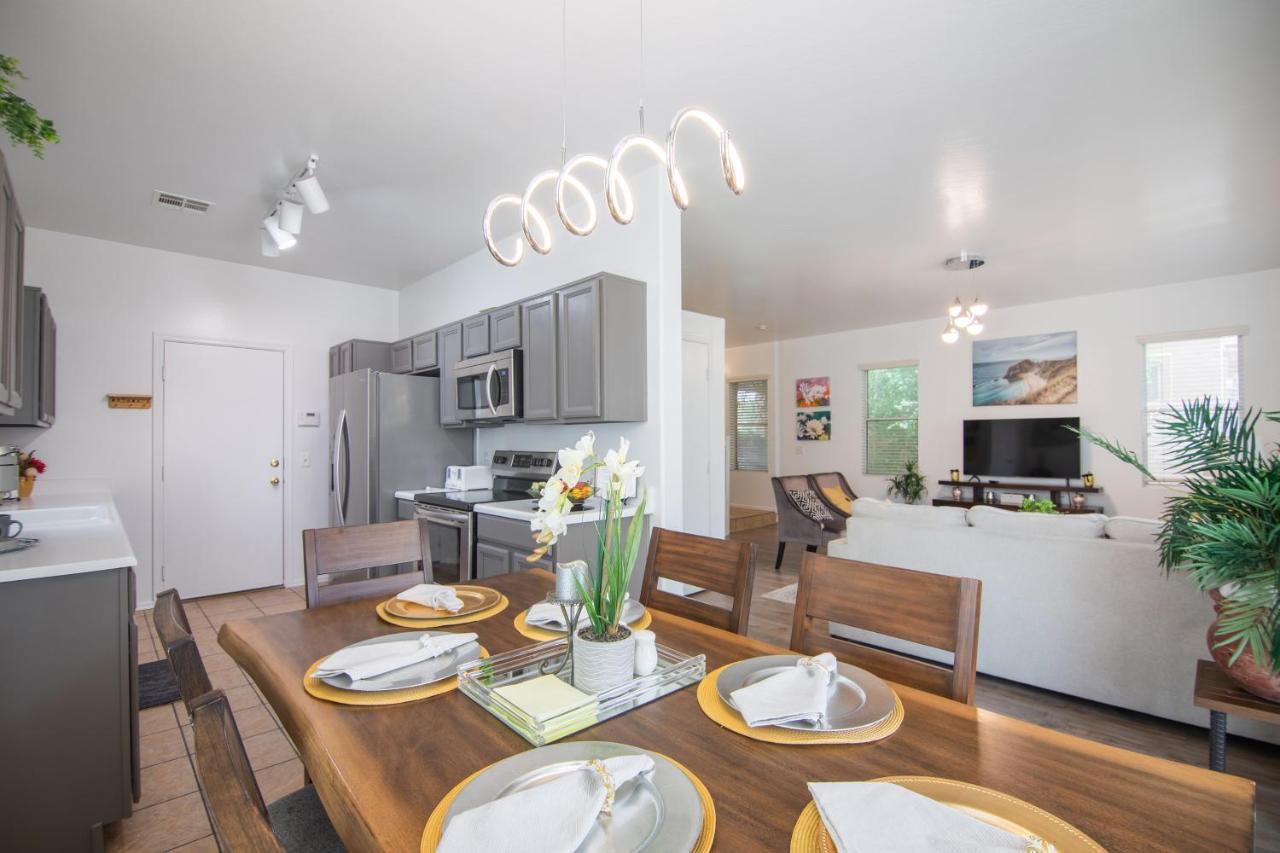 Stylish Home Phoenix - Low Rates Now! エクステリア 写真