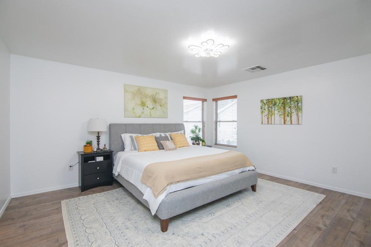 Stylish Home Phoenix - Low Rates Now! エクステリア 写真