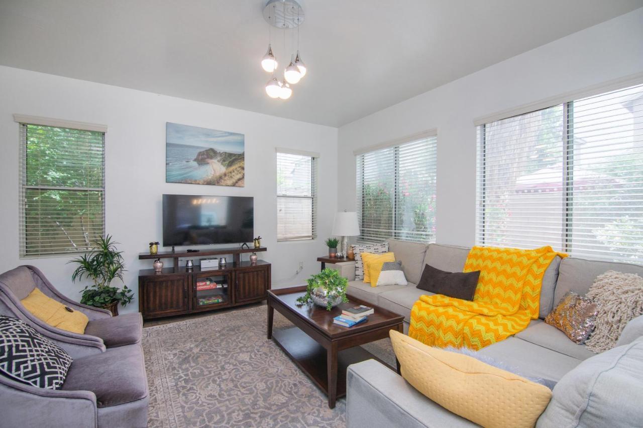 Stylish Home Phoenix - Low Rates Now! エクステリア 写真
