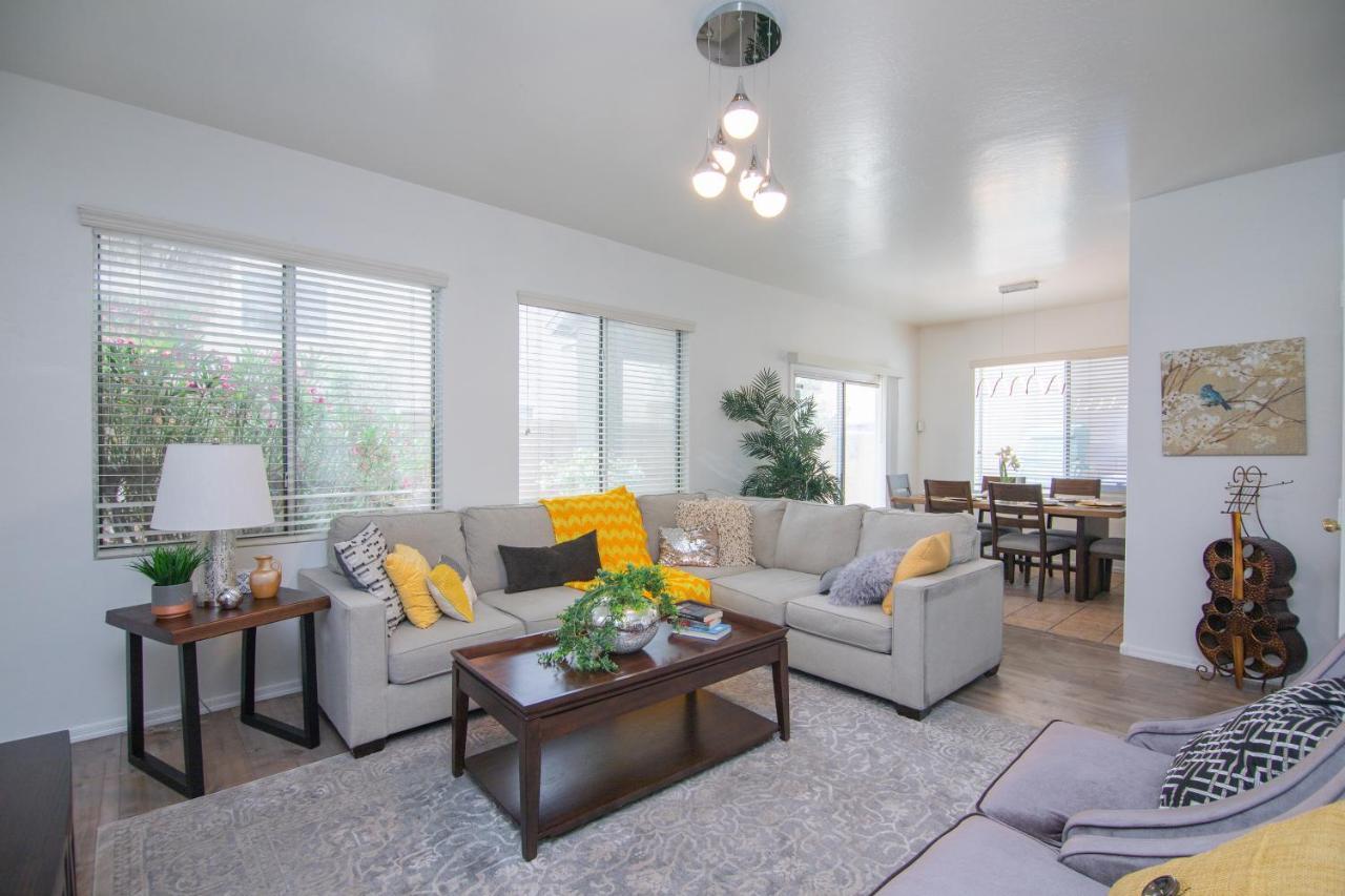 Stylish Home Phoenix - Low Rates Now! エクステリア 写真