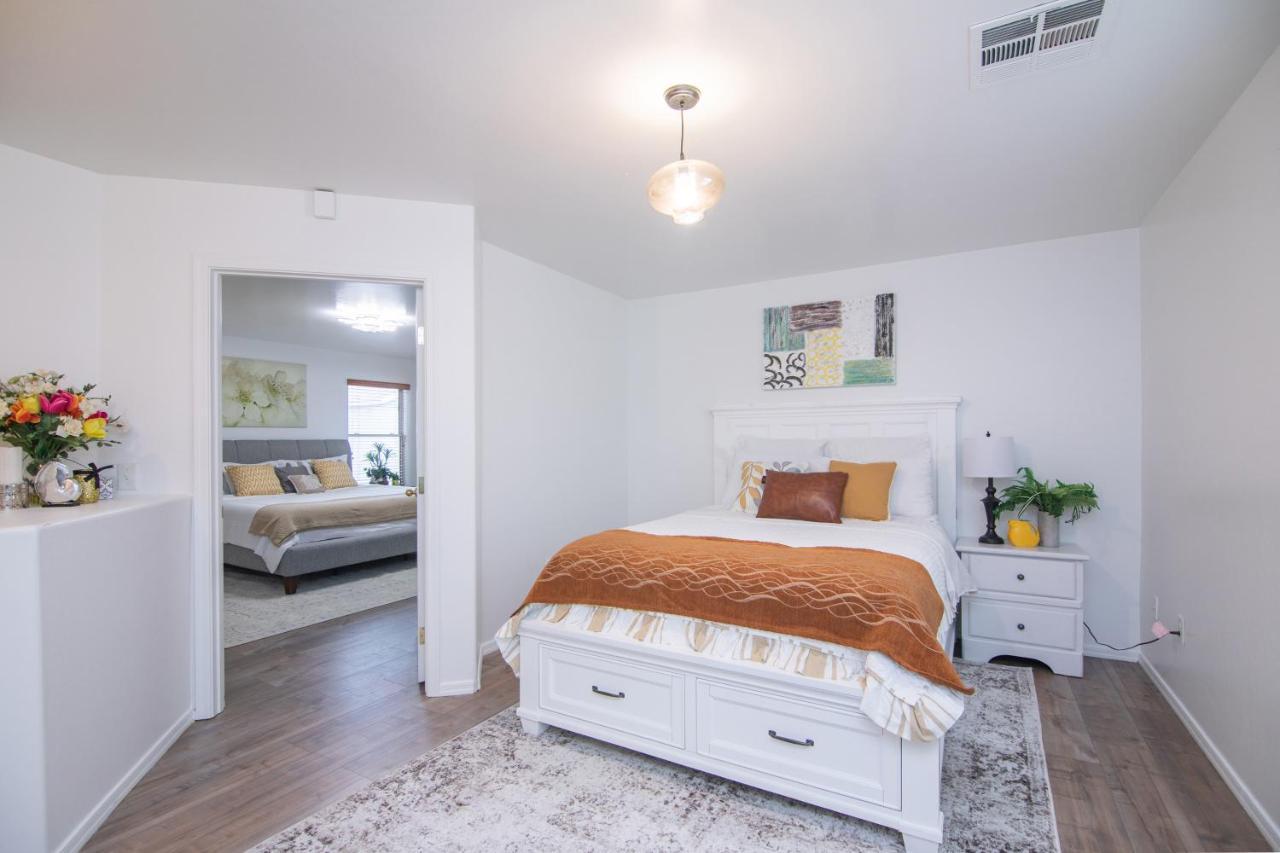 Stylish Home Phoenix - Low Rates Now! エクステリア 写真