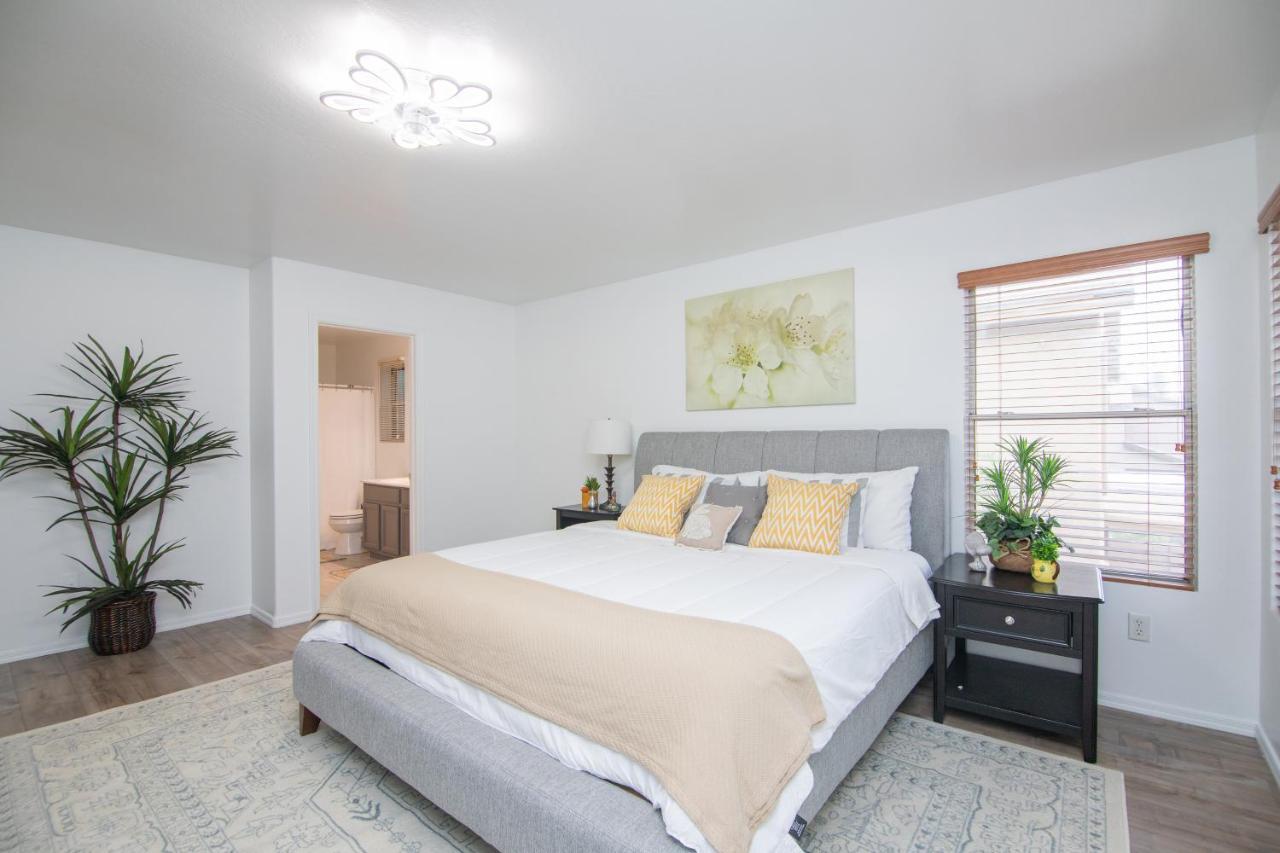 Stylish Home Phoenix - Low Rates Now! エクステリア 写真