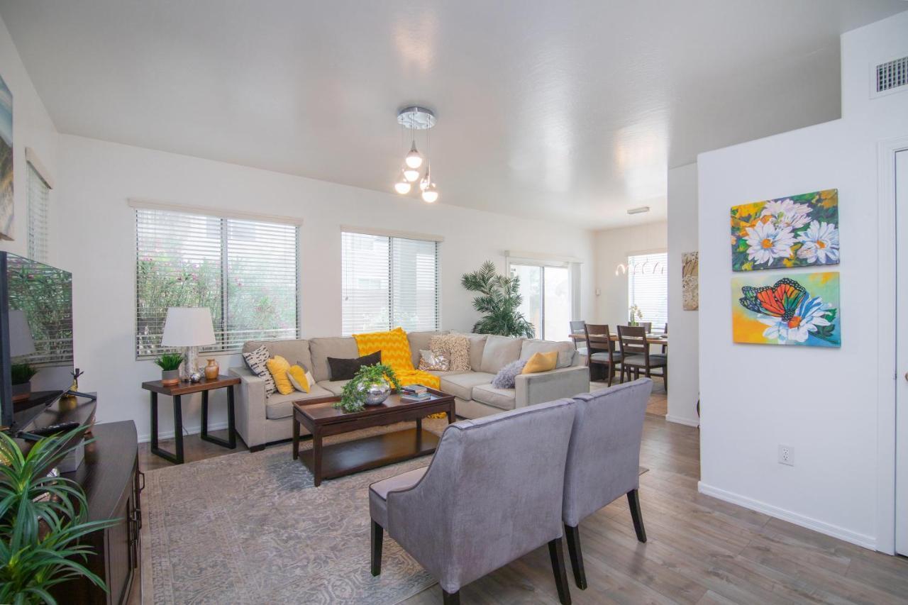 Stylish Home Phoenix - Low Rates Now! エクステリア 写真